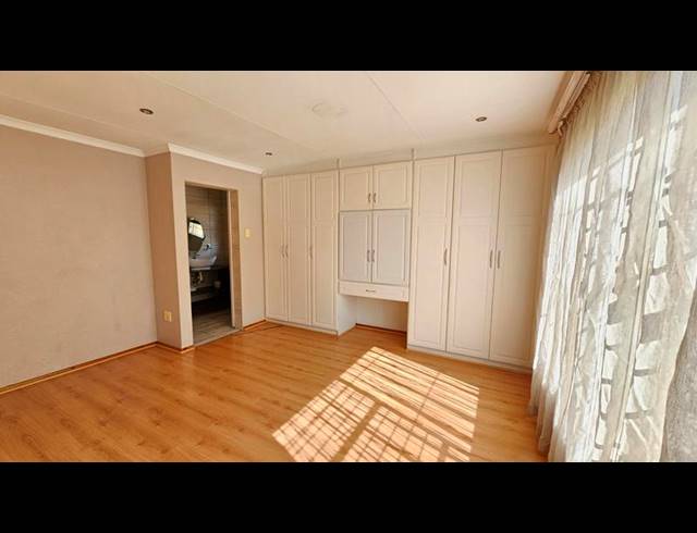 4 BEDROOM TOWNHOUSE FOR SALE IN EDEN GLEN